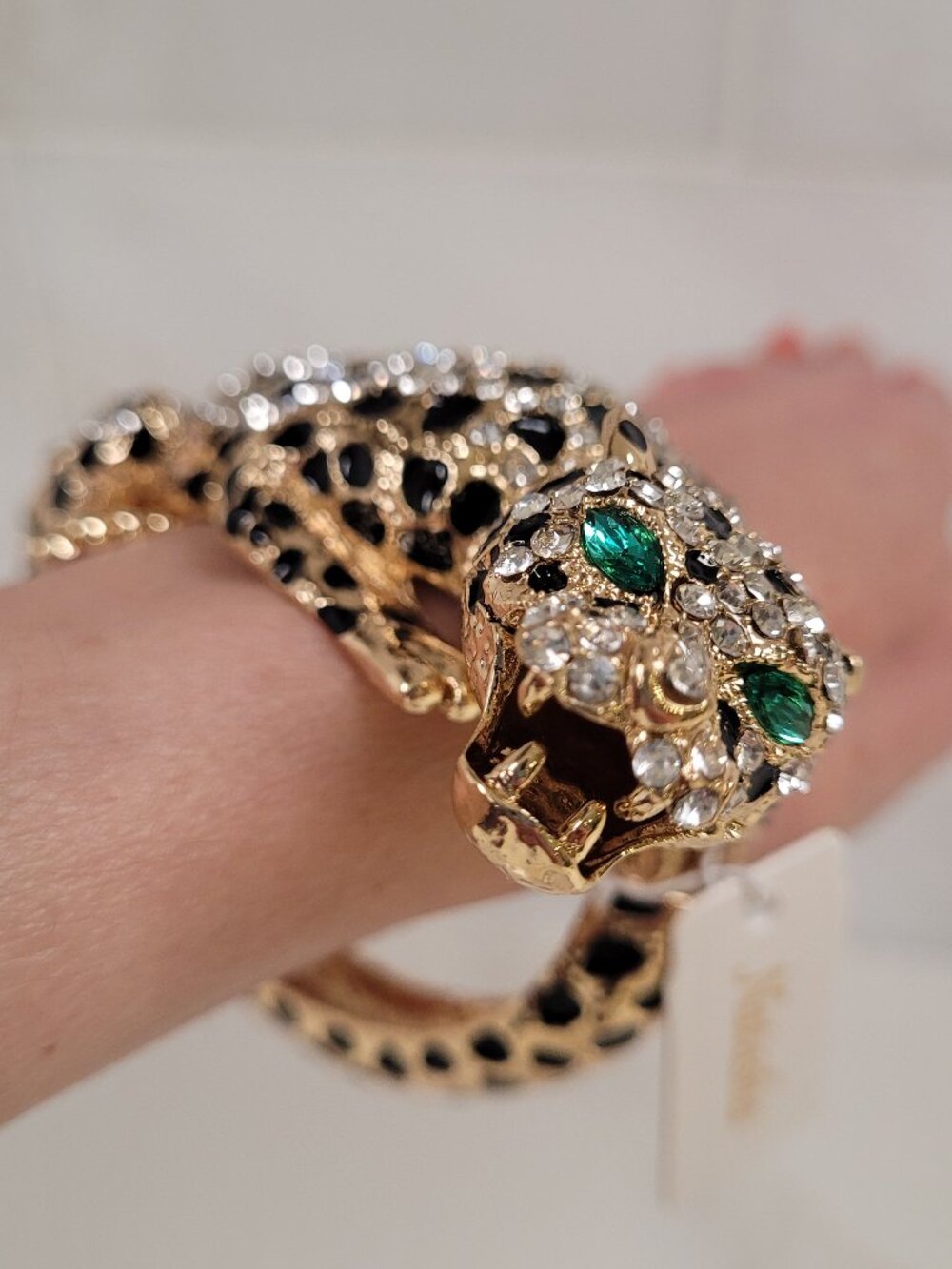 Stunning Fearless and Majestic Tiger Bracelet. Gold-Tone. Sparkly. Natasha. New. - Picture 6 of 15